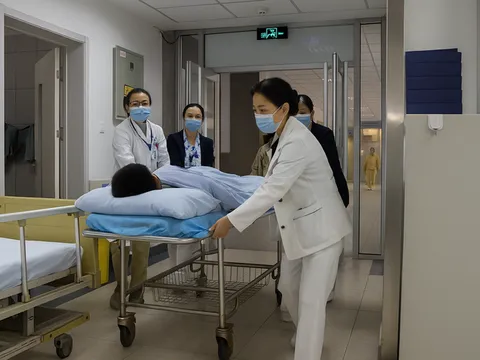 Ăn 3 tô mì giữa trưa 40 độ, chàng trai nhập viện nguy kịch