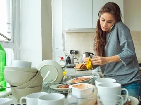 4 thói quen rửa bát tưởng sạch lại đang âm thầm đầu độc cả gia đình