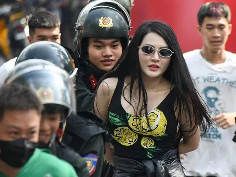 Ảnh đời thường xinh đẹp của chiến sĩ cảnh sát vào vai 'nữ quái hồ Gươm' đang gây sốt mạng xã hội