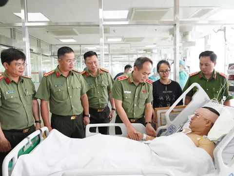 Vụ 2 quái xế 'thông chốt' tông một Đại uý chấn thương nặng: Vợ Đại uý cảnh báo