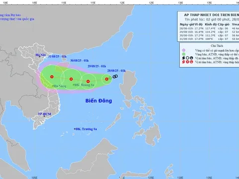 Áp thấp nhiệt đới trên Biển Đông khả năng mạnh thêm, gây gió mạnh sóng lớn