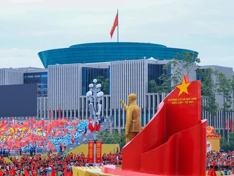 Tặng 100.000 đồng/người cho toàn dân ăn Tết Độc lập