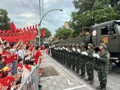 Tối nay, những tuyến đường nào ở Hà Nội cấm xe phục vụ cho tổng duyệt diễu binh, diễu hành?