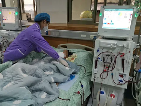 Cô gái 29 tuổi suy thận, phải lọc máu liên tục sau khi ăn mì để trong tủ lạnh