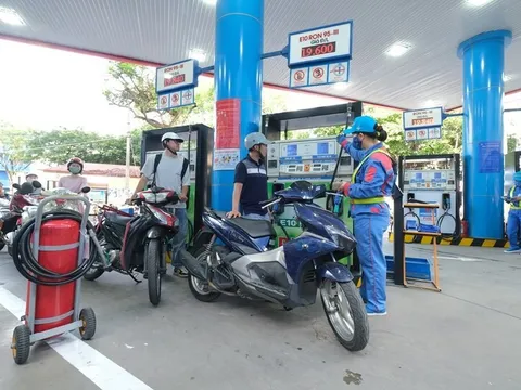 Hôm nay, giá xăng dầu giảm