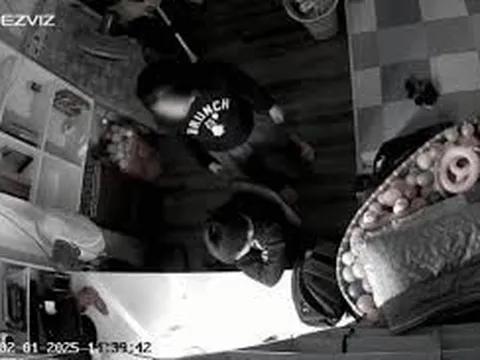 Xôn xao 5 trang nhật ký kêu cứu của bé trai Hà Nội vì bị mẹ kế bạo hành thời gian dài