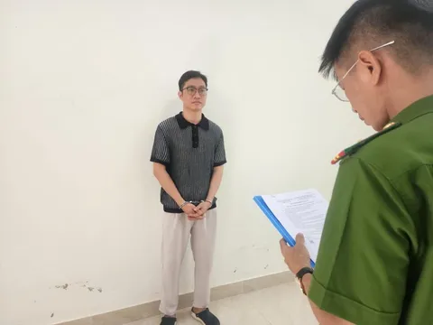 Nắm trong tay hình ảnh nhạy cảm của bạn gái cũ, thanh niên có nước đi không ai ngờ