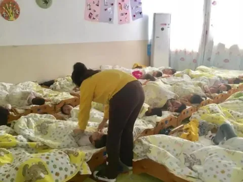 Đau lòng bé trai 5 tuổi ra đi sau giấc ngủ trưa ở lớp, lý do rất phổ biến