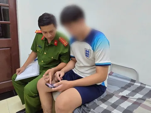 Nam sinh được tìm thấy ở nhà nghỉ một mình trong trạng thái hoảng loạn, lý do là gì?