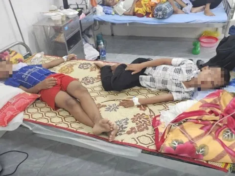 Xác minh thông tin Phó hiệu trưởng ngăn cản đưa học sinh ngộ độc đi viện