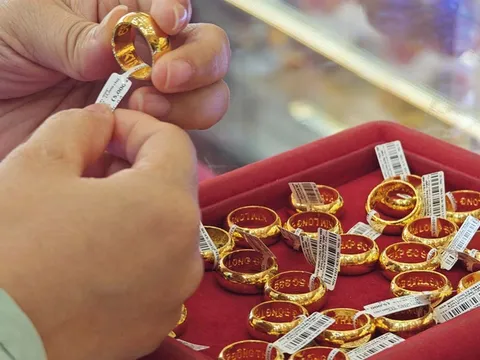 Giá vàng hôm nay (7/12): Vàng nhẫn đang bám sát vàng miếng