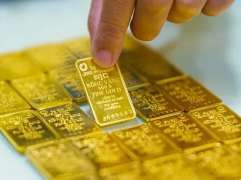 Giá vàng hôm nay (13/12): Thị trường nóng rực, nhà đầu tư 'nín thở' theo từng nhịp tăng