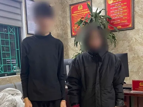 Thanh niên có biểu hiện bất thường ở cầu Nhật Tân, Công an tiếp cận liền rõ sự tình