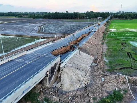 Đường sụt lún ở Tây Ninh, nạn nhân rơi hố kể lại phút giây nhớ đời