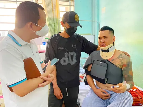 Bố lao xuống giếng sâu 35 mét cứu con gái ở Gia Lai: Có bố đây rồi, không sao đâu!