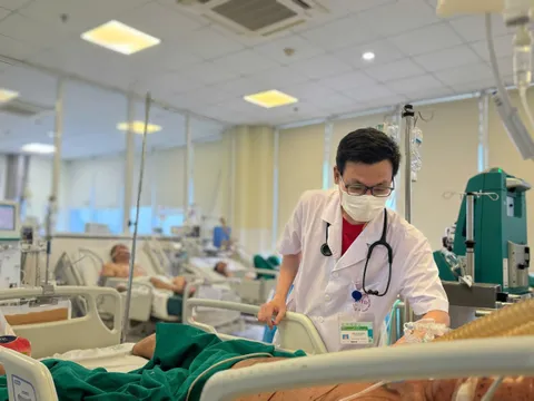 Hai nam thanh niên nguy kịch vì biến chứng thủy đậu