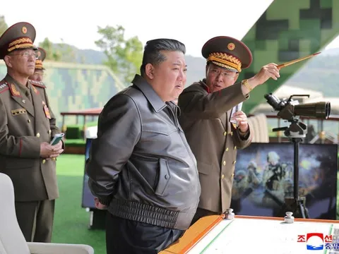 Ông Kim Jong-un thị sát hoạt động huấn luyện của quân đội Triều Tiên