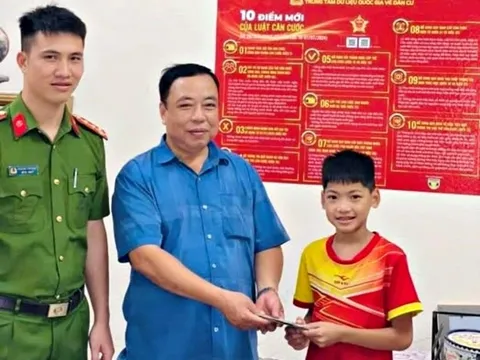 Bé trai mang 20 triệu đến Cơ quan Công an và câu chuyện đẹp phía sau