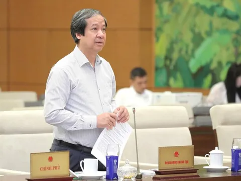 Bộ GD&ĐT lý giải việc cấm giáo viên dạy thêm học sinh chính khóa