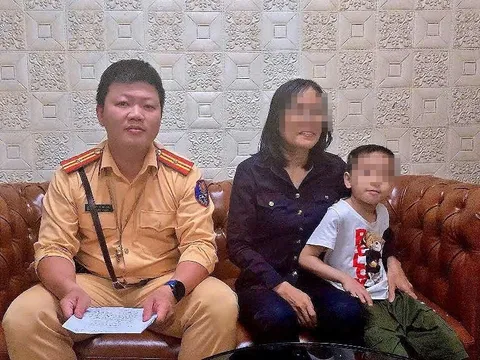 Bé trai khóc giữa phố, CSGT lần ra tung tích từ manh mối bất ngờ