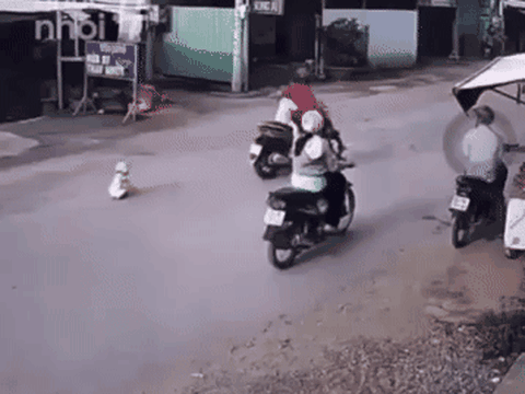Video: Mẹ nhẫn tâm bỏ con mới 18 tháng giữa đường, người chồng nói lý do gây bất ngờ