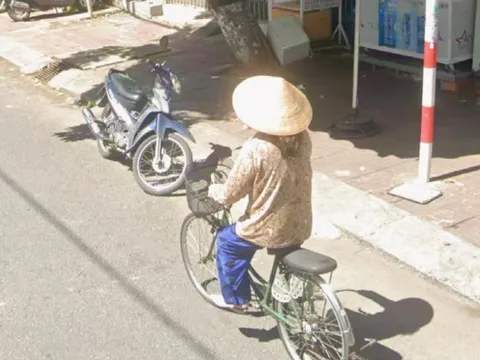 Google Maps bất ngờ 'hóa Doraemon' đưa mọi người ngược về quá khứ, thấy người thân đã mất ngay trước cửa nhà