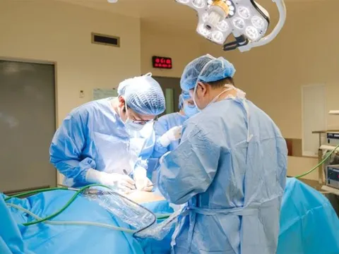 “Lựa chọn sống hay giữ con?” – Bản lĩnh phi thường của thai phụ mắc ung thư vú và giải pháp vẹn cả đôi đường từ FV