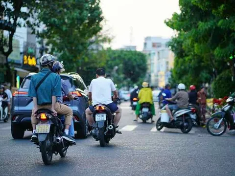 Hà Nội nghiên cứu tăng lệ phí trước bạ, phí biển số ô tô, xe máy chạy xăng, dầu