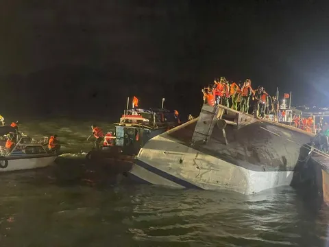 Vụ lật tàu ở Quảng Ninh: Tìm thấy 28 thi thể nạn nhân, trong đó có 8 trẻ em