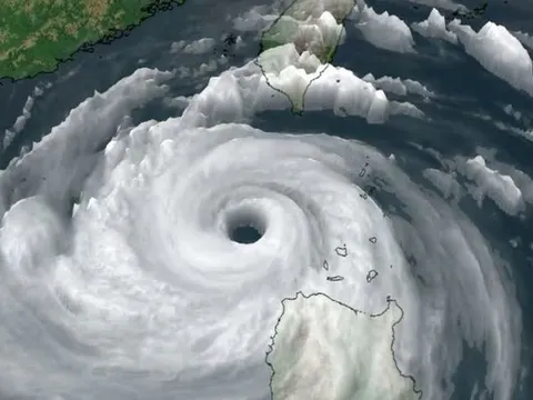 Siêu bão RAGASA đang hoành hành ra sao?