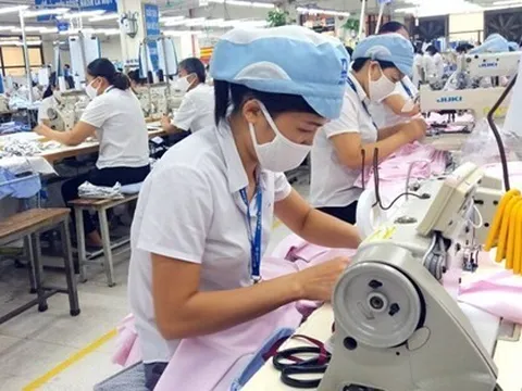 Bộ Nội vụ dự kiến điều chỉnh tăng 7,2% lương tối thiểu từ 2026