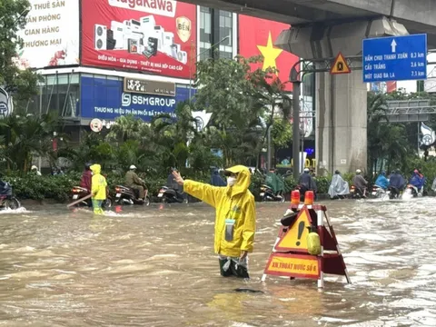 Hà Nội kích hoạt các phương án tiêu úng tại 90 vị trí ngập nước