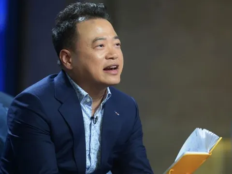 Công an xuất hiện tại tòa nhà có trụ sở công ty của Shark Bình trong đêm