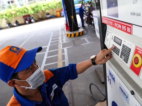 Giá xăng dầu hôm nay 9/10: Giảm rất mạnh