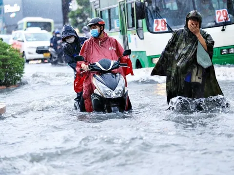 Bắc Bộ và Trung Bộ mưa lớn nhiều ngày, cảnh báo nguy cơ lũ quét và ngập úng