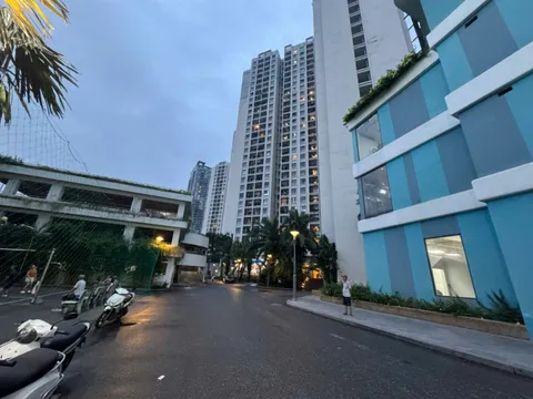 UBND xã Phụng Công yêu cầu niêm yết công khai các hợp đồng và nhiều chỉ đạo nhằm ổn định tình hình khu chung cư Westbay