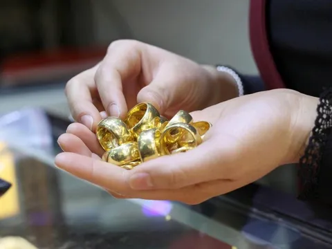 Vì sao vàng nhẫn tăng mạnh đột biến, bỏ xa vàng miếng?