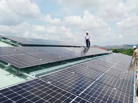 Người dân có thể lắp điện mặt trời mái nhà mà không phải thông báo EVN