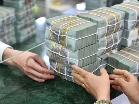 Chính phủ yêu cầu giãn nợ và hỗ trợ vay vốn cho người dân vùng bão lũ