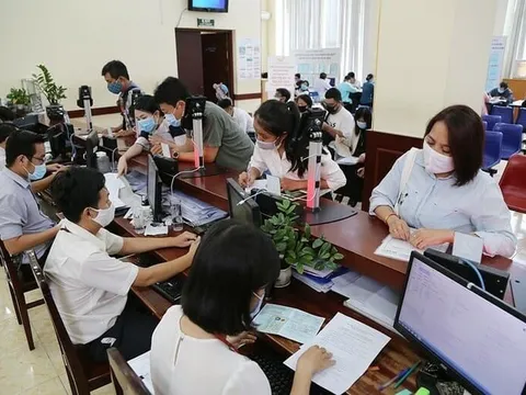 Bộ Nội vụ đề xuất lãnh đạo, quản lý có 36 tháng để hoàn thiện tiêu chuẩn về lý luận chính trị