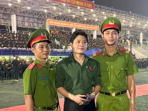 Hình ảnh của nhạc sĩ Nguyễn Văn Chung đang khiến mạng xã hội 'dậy sóng'