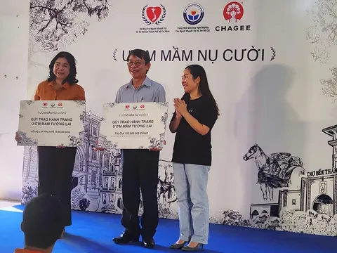 “Ươm mầm nụ cười” trao quà cho trẻ mồ côi và người khuyết tật tại TP.HCM