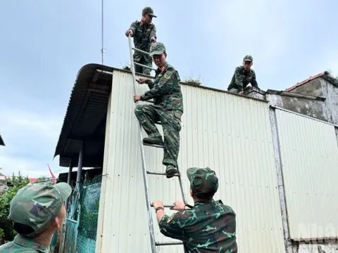 Chính phủ yêu cầu bố trí lực lượng sẵn sàng ứng phó với bão số 13