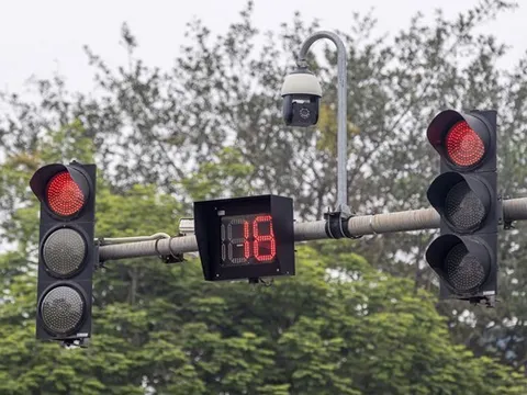 CSGT Hà Nội lý giải việc đèn tín hiệu giao thông tại một số ngã tư tạm thời bỏ đếm giây