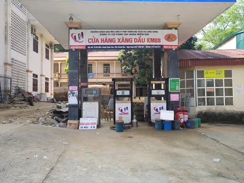 Thanh Hóa: Dân sống khổ vì cửa hàng xăng dầu xuống cấp