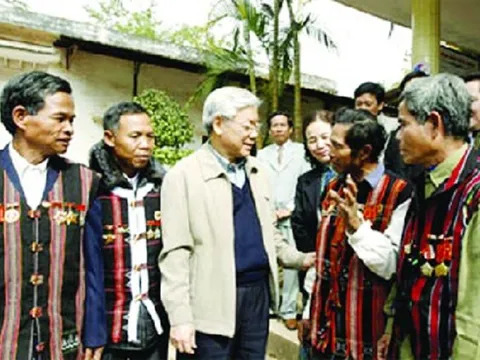 Đến với đồng bào Pa Cô mang họ Bác Hồ