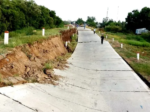 Cà Mau tổ chức giám định nguyên nhân sự cố sụp lún đê biển Tây