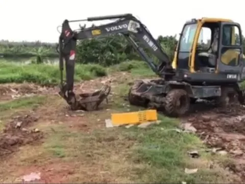 Chủ tịch phường Ái Quốc có chỉ đạo chôn chất thải chân cầu Lai Vu?