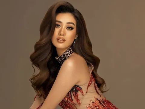 Hoa hậu Khánh Vân khoe vẻ đẹp gợi cảm theo phong cách “Beauty queen”