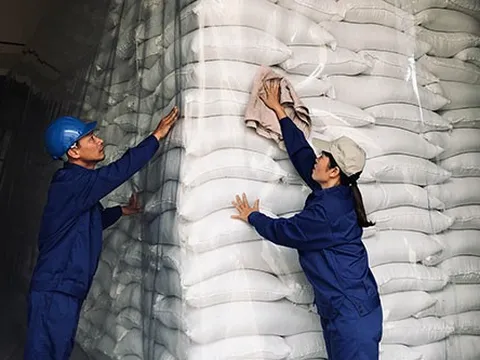 Xâm phạm bí mật nhà nước khi cho doanh nghiệp 'gửi' gạo